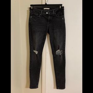 711 Levi’s distressed black skinny jeans